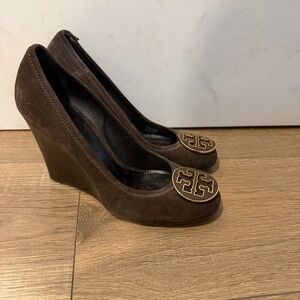 Tory Burch sally wedge pumps Brown suede , Shoes, 7